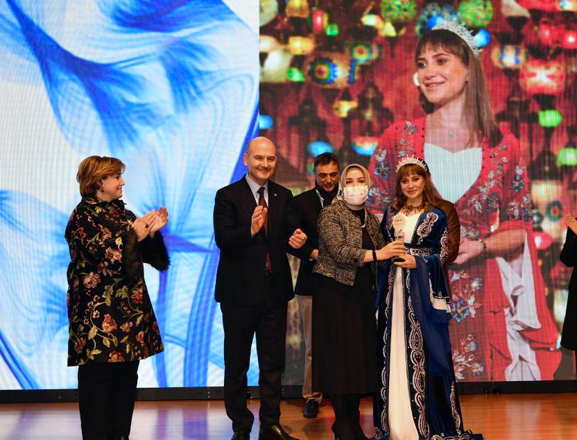 serapyahsiyasar's tweet image. '@TC_icisleri Bakanımız Sayın @suleymansoylu'nun katılımıyla gerçekleştirilen 18 Aralık #UluslararasıGöçmenlerGünü etkinliklerine katıldık. Bugün en büyük hak ihlallerine uğrayan göçmenler için yine en yüksek ses Türkiye'den yükseliyor.
@Gocidaresi #TanısanSendeSeversin