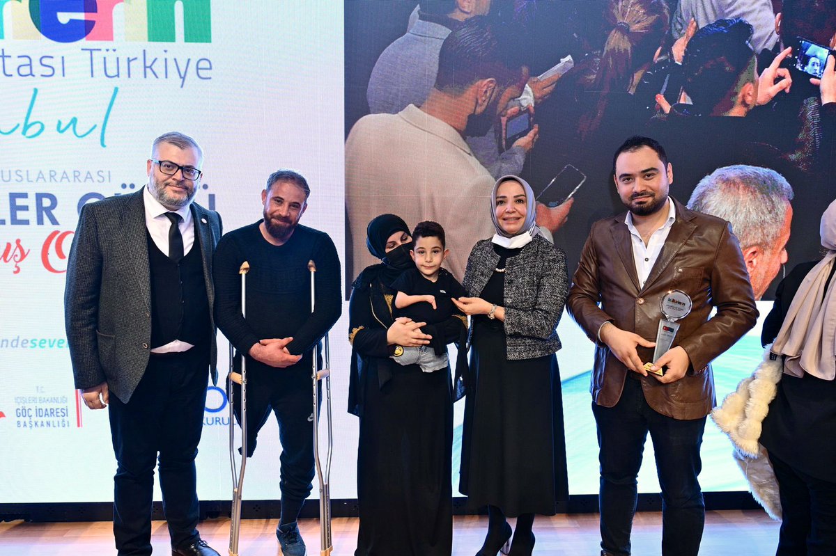 serapyahsiyasar's tweet image. '@TC_icisleri Bakanımız Sayın @suleymansoylu'nun katılımıyla gerçekleştirilen 18 Aralık #UluslararasıGöçmenlerGünü etkinliklerine katıldık. Bugün en büyük hak ihlallerine uğrayan göçmenler için yine en yüksek ses Türkiye'den yükseliyor.
@Gocidaresi #TanısanSendeSeversin