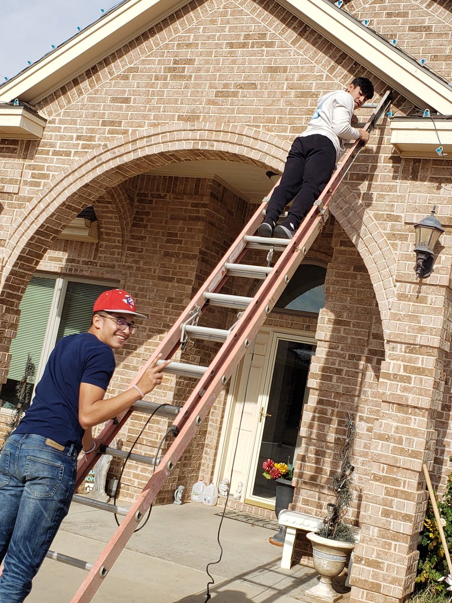 denver_hs's tweet photo. The Mustang baseball program spent a Saturday, volunteering their time to put up lights for several members of our community. A special Thank You to these kids for their hard work and service to our community! 
#BeBetter
#BeDC
#LightingUptheCommunity
#TheMustangWay https://t.co/edQ5LyoOUl
