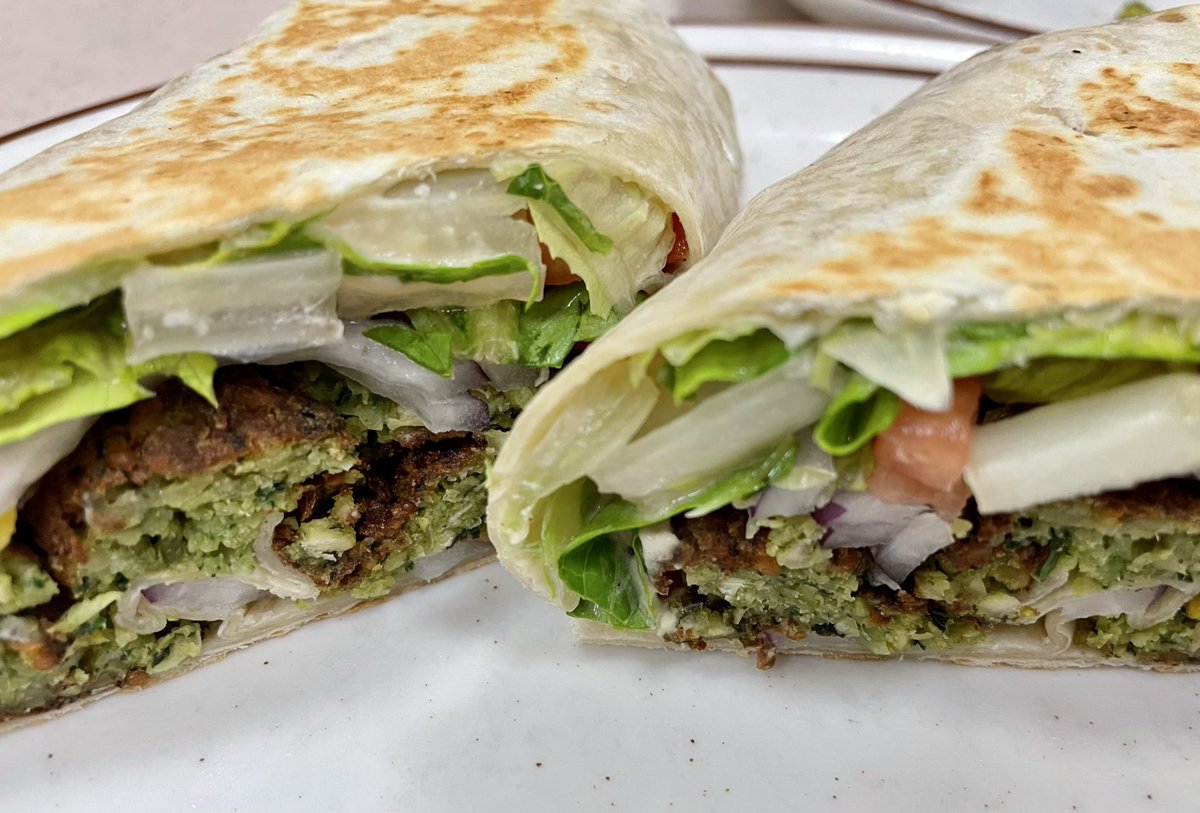 Leo’s is always introducing new menu items. Come try our new Falafel Hummus Wrap. This vegetarian option features Falafel fritters wrapped with our delicious hummus, tomatoes, romaine and onions. Order it online today!!! #falafel #vegetarian #orderonline #wrap #hummus #food