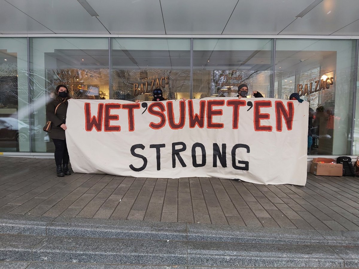 CanadaMarxists's tweet photo. Thanks to everyone who came out to SAY NO to Indigenous genocide denial! https://t.co/VsGqVMRMkJ