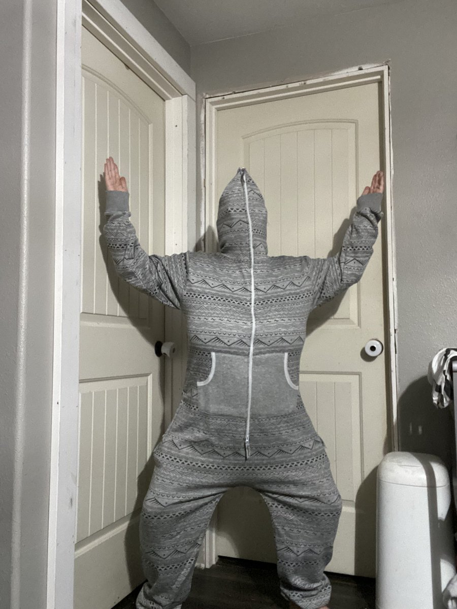 itsnezzz's tweet photo. Streams about to be 10/10 on the cozy level. #adultonsie https://t.co/GVm1FloJMC