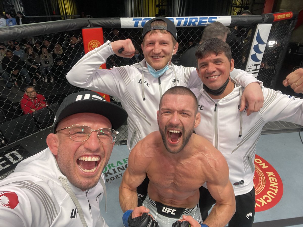 gamer_mma's tweet image. 3 walka w tym roku , trzecia przed czasem ! Dziękuje za wszystkie wiadomości ! 🙏
——-
3rd fight this year, 3rd win! 
Thanks for all the support ! 🙏