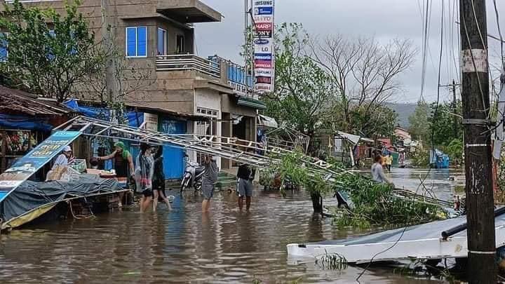 littledlwlrma's tweet photo. EYES HERE PLEASE! ‼️‼️‼️

Sipalay City was one of the cities in Negros Occidental that was badly hit by typhoon Odette.

Approximately 80% of the people have lost their homes and livelihood, heartbreakingly, some of them lost their loved ones. https://t.co/X0cIb9Uck1