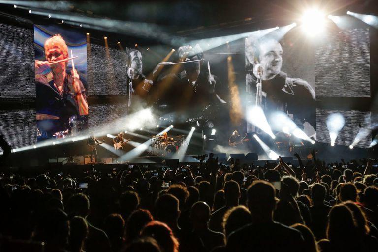 LANACION's tweet photo. Gracias Totales: la fiesta que celebra la historia de Soda Stereo finalmente llegó a Buenos Aires https://t.co/4yvHJrKPfF https://t.co/kJOnUX7kmF