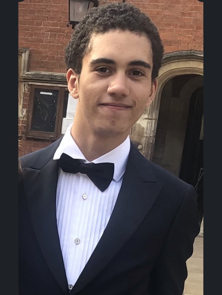EmilyHassan14's tweet photo. My friend has gone missing in central London and their family are very worried. They were last seen Thursday night/ the early hours of Friday morning. Please share/ retweet. Also Harvey is at York uni so may have connections there. https://t.co/QONnQw58LX
