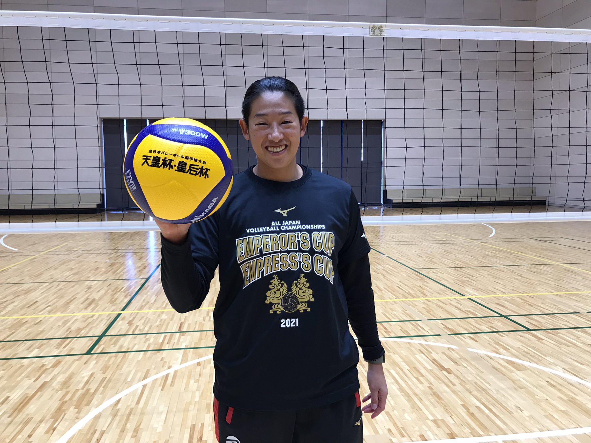 天皇杯 皇后杯 全日本バレーボール選手権大会 まもなく女子決勝戦開始 始球式の上野由岐子さんも準備万端です 日本一決定の瞬間をお見逃しなく チケットも好評販売中です T Co Ijpsauidgb 天皇杯皇后杯バレー T Co Sylztrjikm
