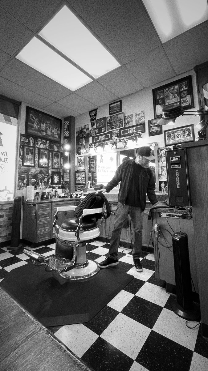 greg_napoli's tweet photo. Meet my barber, Daryl
#barbershop https://t.co/L8S6U6WFU1