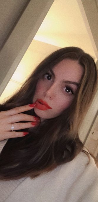 Basic bitches with their red nails in December ❤ https://t.co/qNJs1cLQfy<a href="/tag/mvsales"class="tags"><span>#mvsales</span></a>