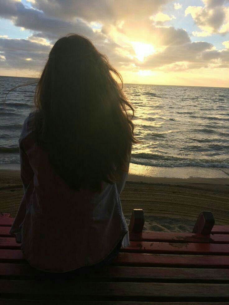 لعل في يوم نلقتي بأحلام شوفنا بيها الحياة وكبرنا نستناها💔