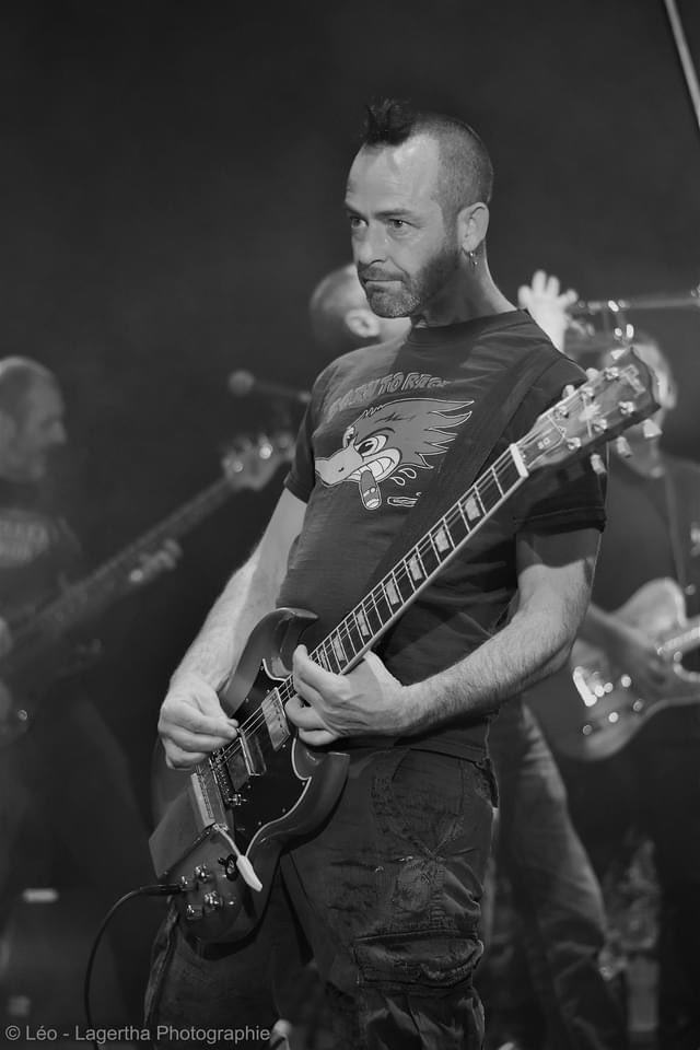 lostrespuntosfr's tweet photo. Plus de 25 ans que le ska de LOS TRES PUNTOS - OFFICIEL nous fait danser et transpirer dans la bonne humeur ! Samedi dernier ils ont magnifiquement clôturé le Lyon Antifa Fest ✊🏼🏴🎶🙂 https://t.co/mnnLv7oaIG