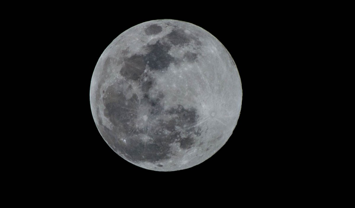 DANYELOSO's tweet photo. Noche de #LUNA  llena en #cancun la ultima del 2021 @VivoEnCancun https://t.co/CjwoYIfjSx