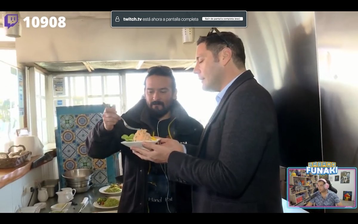 Peineta2018's tweet photo. Clásico de El Cazuelas, meter al Catador a probar comida. #SabadoFunaki https://t.co/SV8vHloP4T