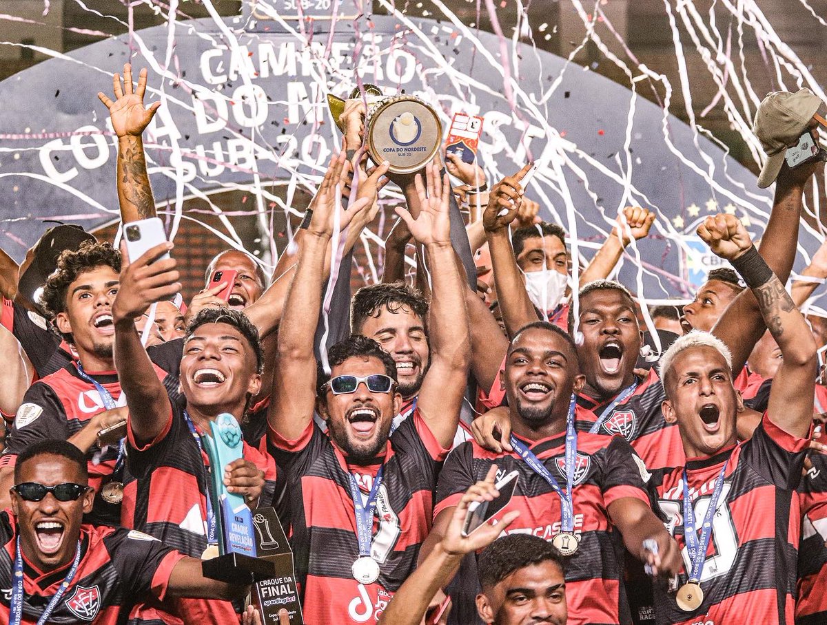 11alissonsantos's tweet photo. CAMPEÃO!!!!! somos o MAIOR DO NORDESTE, quem tem mais tem 6!!! 🙏🏽🏆⚫️🔴😎 https://t.co/F9dycPqZAF