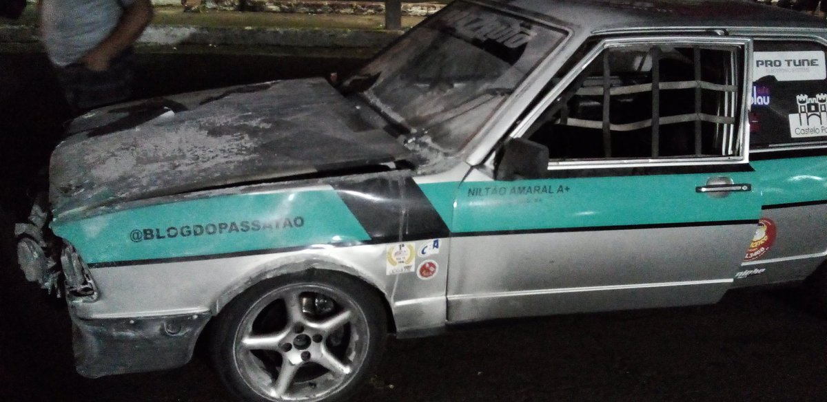Minamoto_W's tweet photo. O @automobilismors literalmente pilotou até estourar o Passat Flecha na #ClassicChallenge, @Ribamar96, @EduGJ23, @galega0sp, @gu64_. https://t.co/QIj7UtRtS6