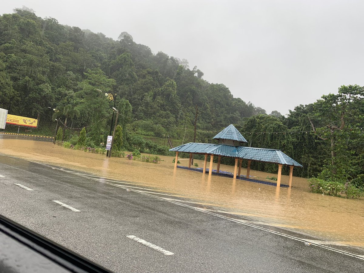 19 december 2021. Air dijangka akan naik lagi 🥺😭

#Pray4KualaLipis 
#Pray4Pahang 🏳️🏴