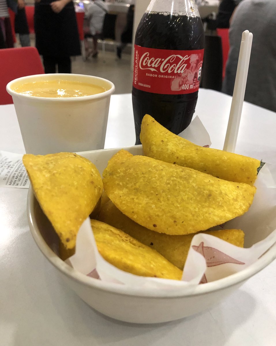 _ElJetas_'s tweet photo. Que van a saber de empanadas si no han comido empanadas de las buenas! 

Solo kennedy Lokas. https://t.co/Rs4k4kQfnA