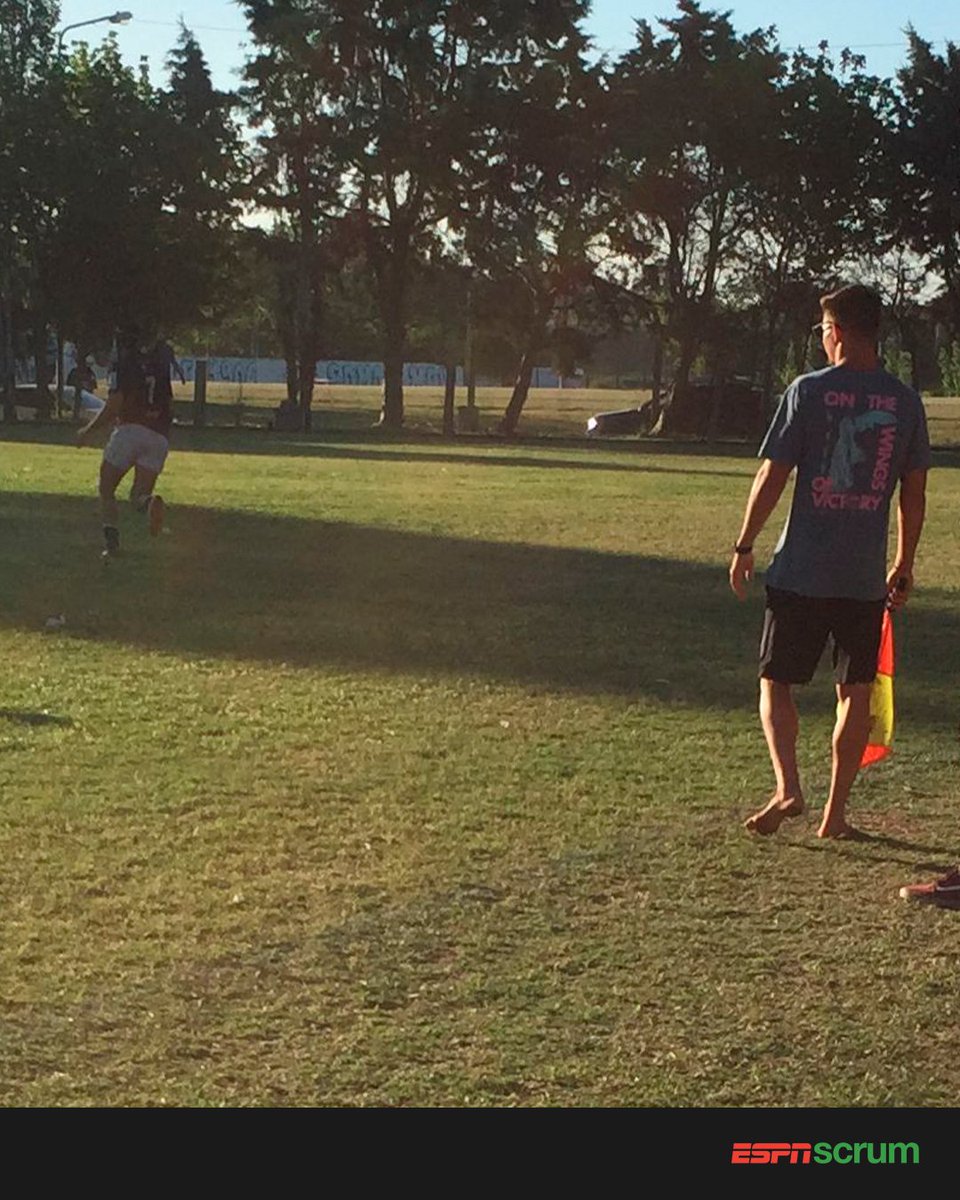 ¡Cambiando los roles pero siempre cerca del Rugby Seven! 🤣

Marcos #Moneta, el mejor jugador de la modalidad, haciendo de lineman en el Seven de la #URBA en #CasaDePadúa. 🏉7️⃣