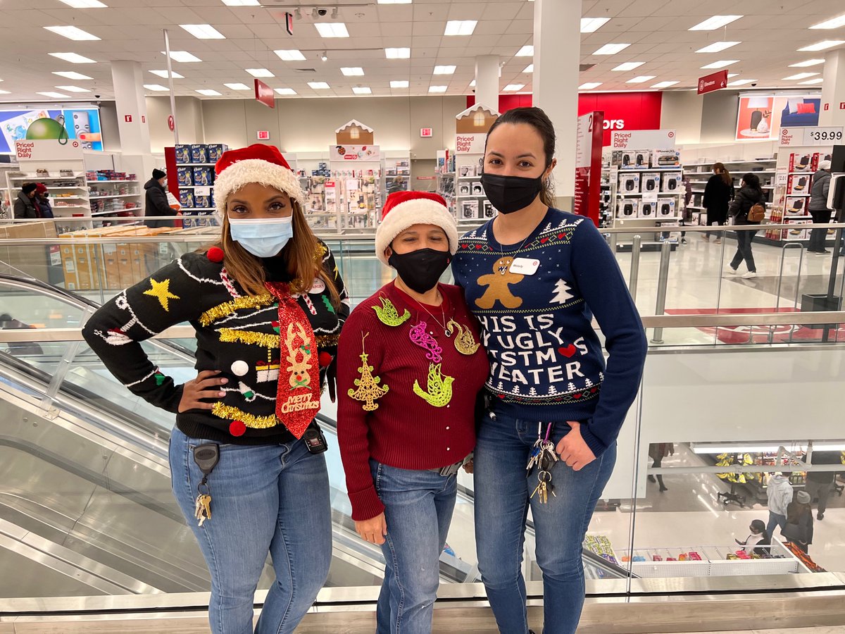 Ugly Sweater Day @ #TheBay 
#T3356 #HolidayFun #D423
🎄🎁🎄🎅🏽🤶🏽🎅🏼🤶🏼
