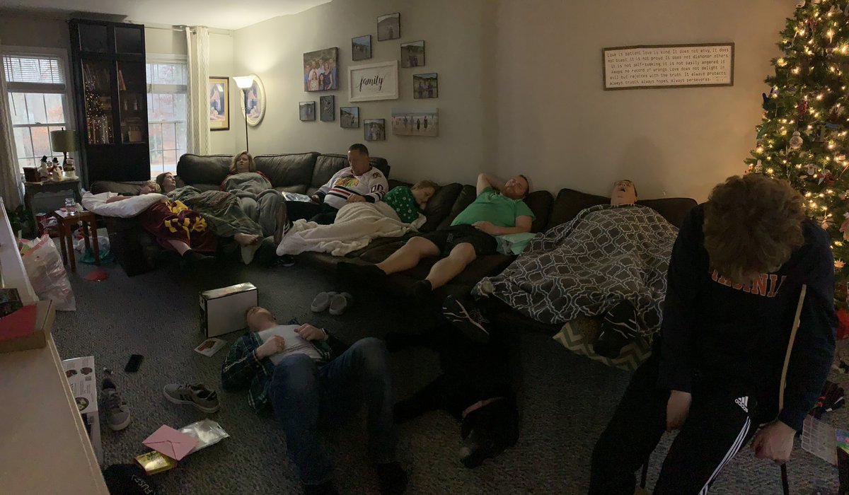 Good Family Christmas Naps 😴🎄