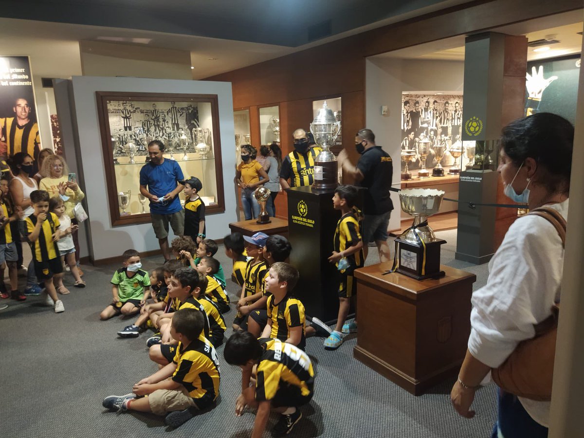 capmuseo's tweet photo. Una delegación del baby de Peñarol de Mercedes visitó el Museo. https://t.co/8VIWADchoL