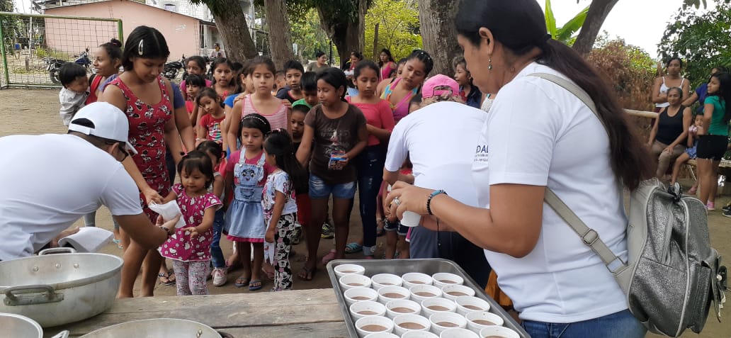 fas_verdad's tweet photo. Esta mañana compartimos con niños y sus familias de los recintos Valdivia y el Matecito en Daule, llevando un mensaje de uniòn y confraternidad. https://t.co/1nLAIwM5Jd