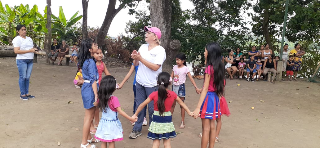 Esta mañana compartimos con niños y sus familias de los recintos Valdivia y el Matecito en Daule, llevando un mensaje de uniòn y confraternidad.