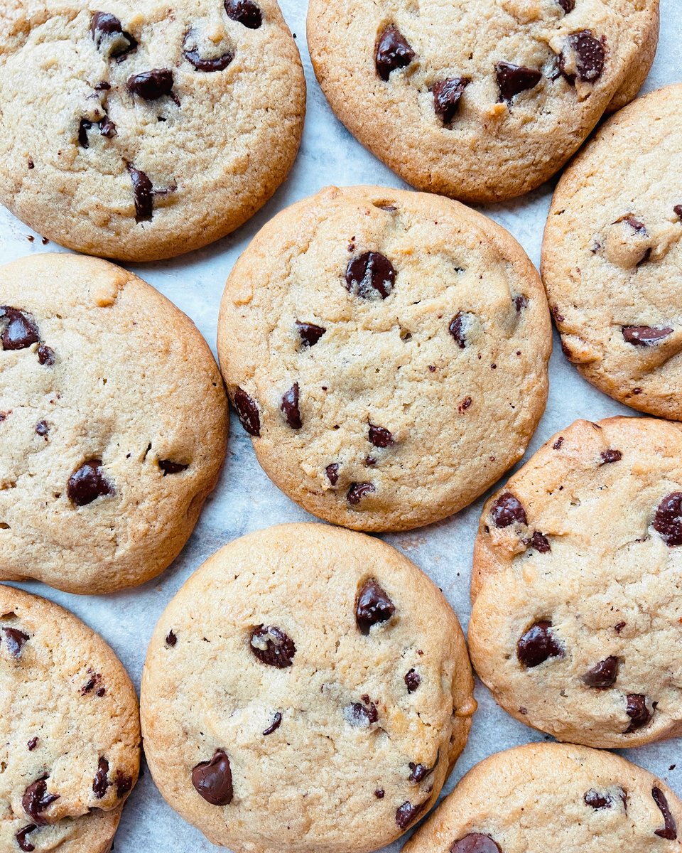 tiffstreats's tweet photo. Itβs #NationalBakeCookiesDay! πͺ Ship a taste of Tiffβs Treats to your cookie loving friends & family outside of our delivery zones to bake our chocolate chip cookies at home this holiday season! π https://t.co/cIrc8Aes7Q #TiffsTreats #ShipTiffs #Cookies https://t.co/GbavMFSnBy