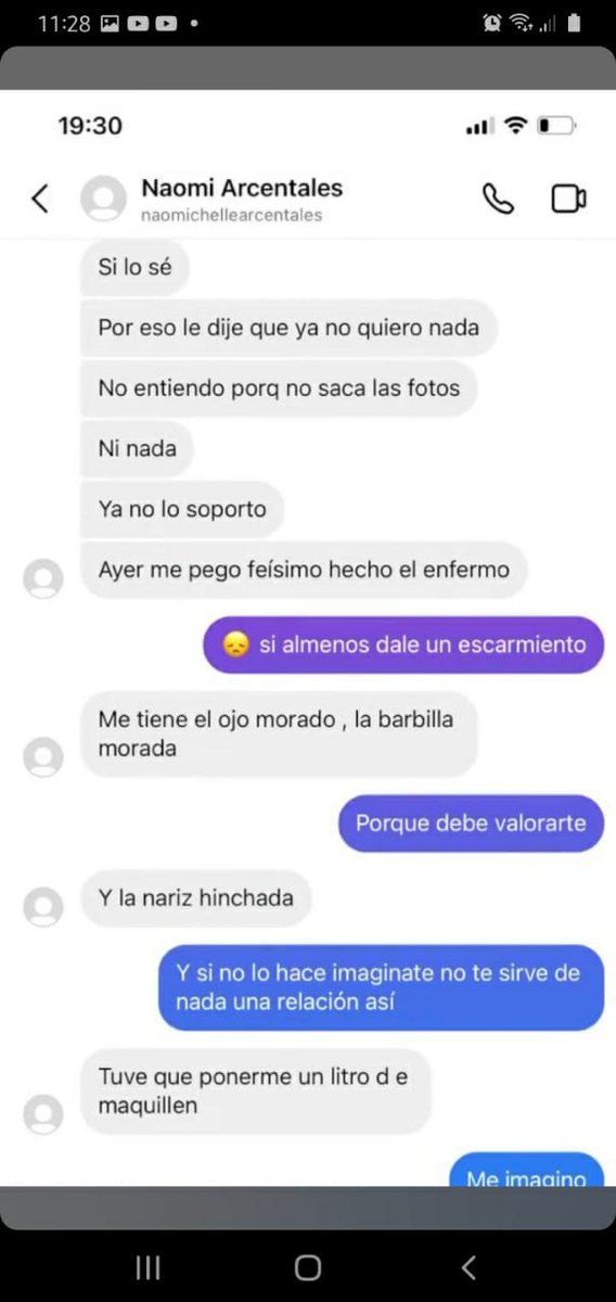TaisArcentales's tweet photo. Y ahora captures de algunos mensajes que le mandaba a de sus amigas, el la agredia física, psicológicamente, verbalmente. 
No sabíamos el infierno que #JuanCarlosIzquierdo le estaba haciendo pasar a mi hermana.  
#JusticiaParaNaomi  #NiUnaMenos https://t.co/uqocnOzY6P