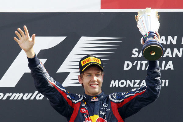 Formula1Verse's tweet photo. THE KING IS BACK!!! @SebVettelF1V (@AlpineF1v) O CAMPEÃO DE 2016 VOLTA A VENCER NA CATEGORIA APOS DOMINAR UM GP DE 2 EQUIPES!!!
@kvyatF1v (@ManorF1V) CONQUISTA MAIS UM PODIO E @sainzF1v PERDEU A DISPUTA @ManorF1V X @AlpineF1v COM @RoGrosjean_F1 (@AlpineF1v) SUBINDO A O PODIO!!!! https://t.co/vgEAvM7mX0
