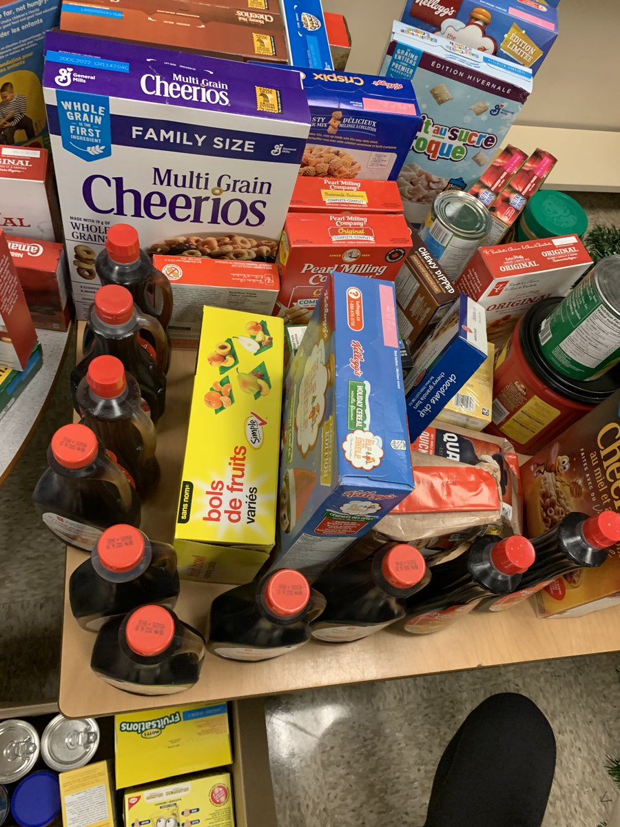 MeadowsMustangs's tweet photo. Way to be Mustangs, for your generous efforts this Christmas - over $1200 in cash donations, 3 generous hampers for families in our community and a huge outpouring for the Langley Food Bank!  A great Spirit of Giving campaign, once again this year!  #SD35DaysofGiving https://t.co/KhmiL49GJZ