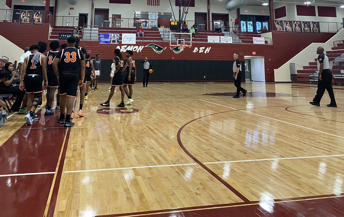 wr_allstars's tweet photo. #ScreaminDemonInvitational

Final:

@RHSCanesHoops- 49
Southeast Bullock- 69

Southeast Bullock:
Ryan Reed- 20p
AJ Williams- 16p
Collin Smith- 10p

@RHSCanesHoops:
Brad Chapman- 22p
Cam Foreman- 11p https://t.co/g5X27i915p