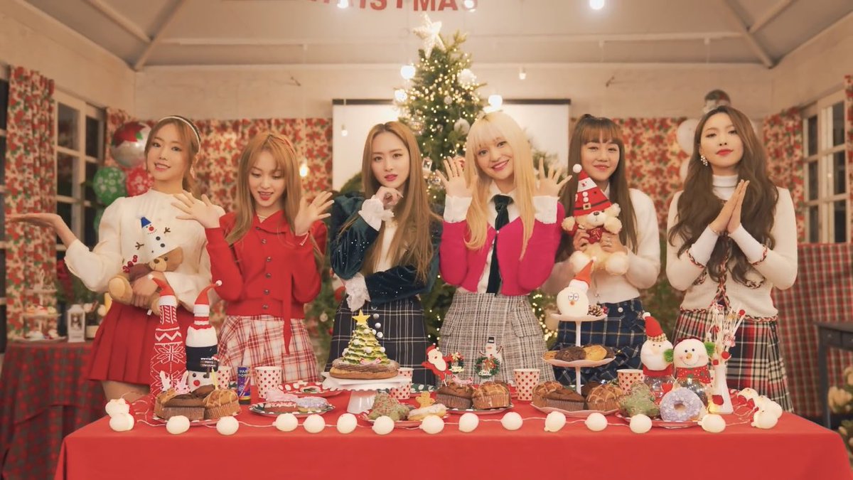 iPatYoona's tweet photo. my favorite christmas song overall has to be “Underneath the Tree” by Kelly Clarkson because it’s so upbeat and always makes me singalong whenever i hear it but i also really like santa tell me !! especially when it’s covered by bugAboo <33

#bugAboo #버가부 #bugAboo_Christmas https://t.co/EZ8RyHXexL