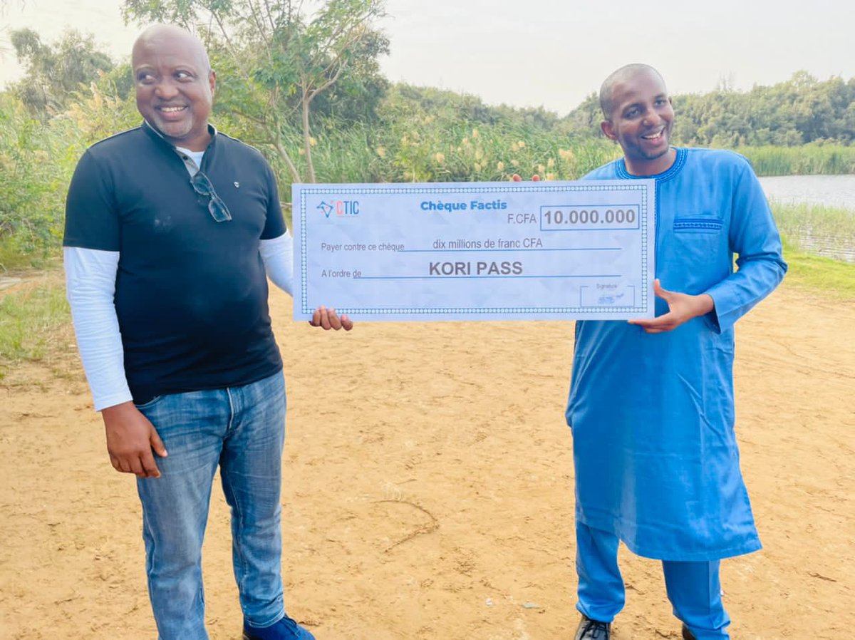cticdakar's tweet photo. #TeamBuilding2021 CTIC Family - remise des chèques à #Jokko_Pro - @KoriPass - #ma_petite_robe_en_wax et @SunuMbay - bénéficiaires des fonds d’amorçage d’Afric'innov et de développement #Jambar_Tech_Invest / Covid-19.
#CTICFamily #funds #growth @GroupeSonatel @orange #TB2021 https://t.co/fYEd2jsbCs