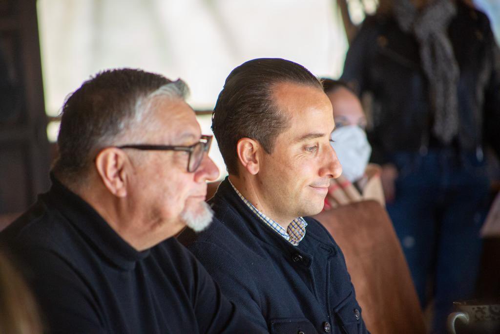 Un privilegio escuchar al doctor <a href="/DavidHayesBauti/">David Hayes-Bautista</a> quien nos presentó los más recientes datos sobre la aportación del PIB Latino en EEUU 🇺🇸. La riqueza que generan los latinos es equivalente a la 7a economía del mundo, similar a la riqueza de Francia 🇫🇷.