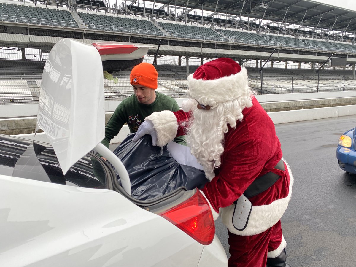 AJFoytRacing's tweet photo. We love that @Dalton_Kellett was @IMS today to help spread some Christmas cheer with @ampharris's Annual "Put A Smile On A Child's Face For Christmas" toy drive! 🎁
#INDYCAR | #KLineInsulators | #AmpHarris https://t.co/YtpREmYOOn