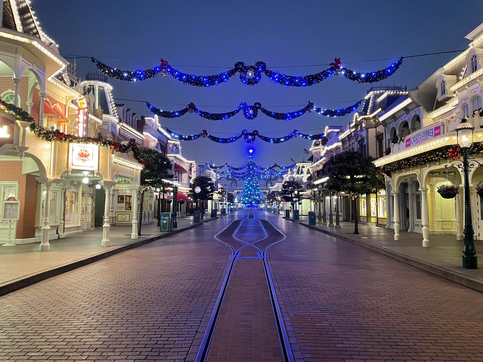 Disneyland Main Street Christmas Wallpaper disneyland-main-street-christmas-wallpaper