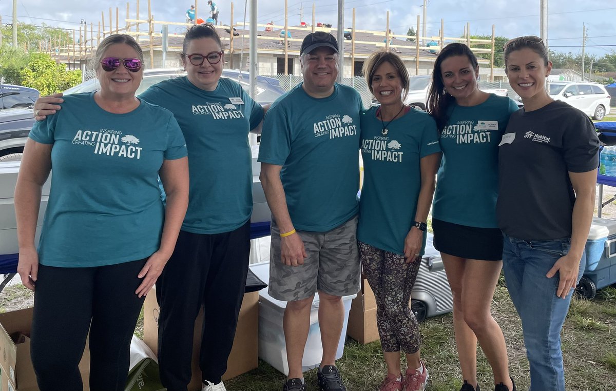 ChipLaMarca's tweet image. Always great to start the weekend with @jmfamilynews on a  @HabitatBroward project. This was in Pompano Beach and the homeowner was right there with us on the roof, investing her sweat equity. It’s great to see great community partners coming together for each other. #FlaPol