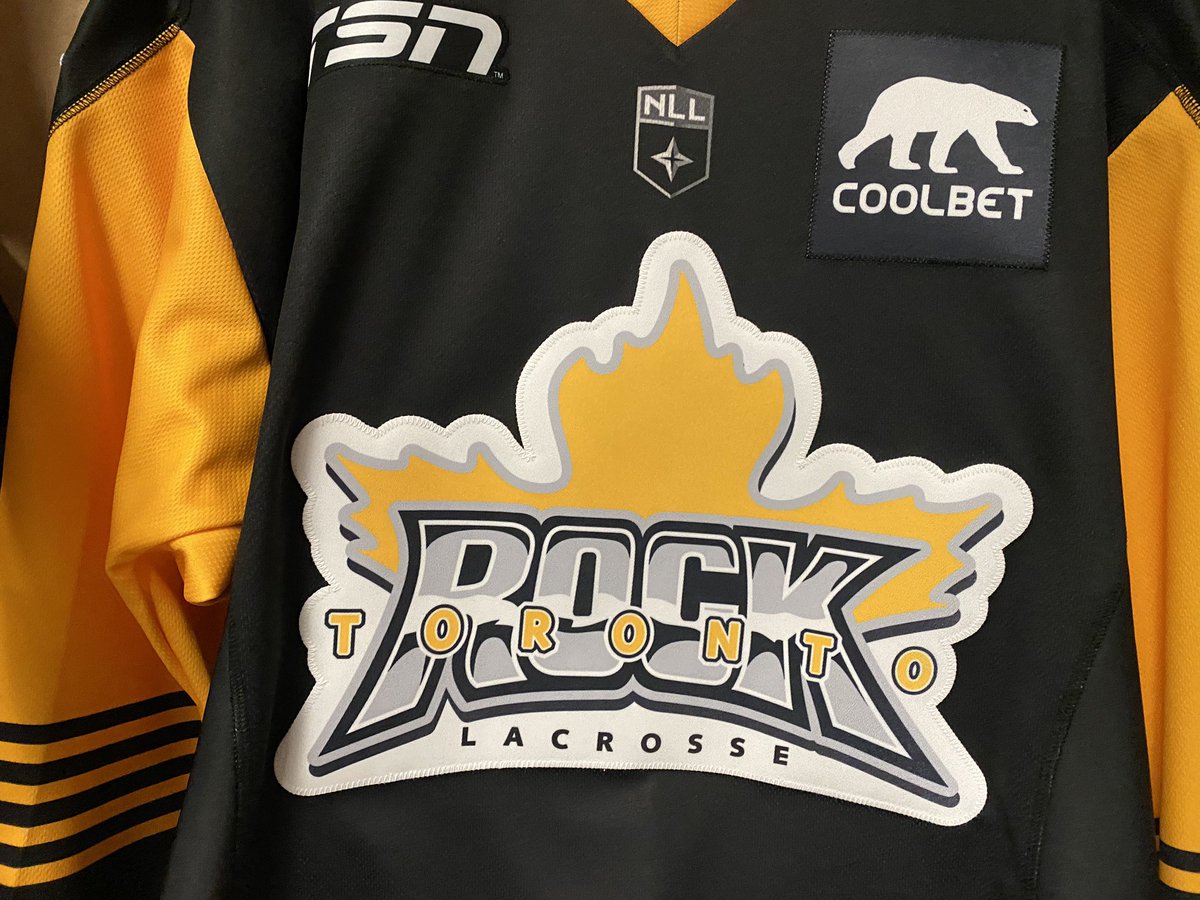 Dressing room all set for tonight! These jerseys have a different vibe to them! Rock City + Steel City ⚫️🟡