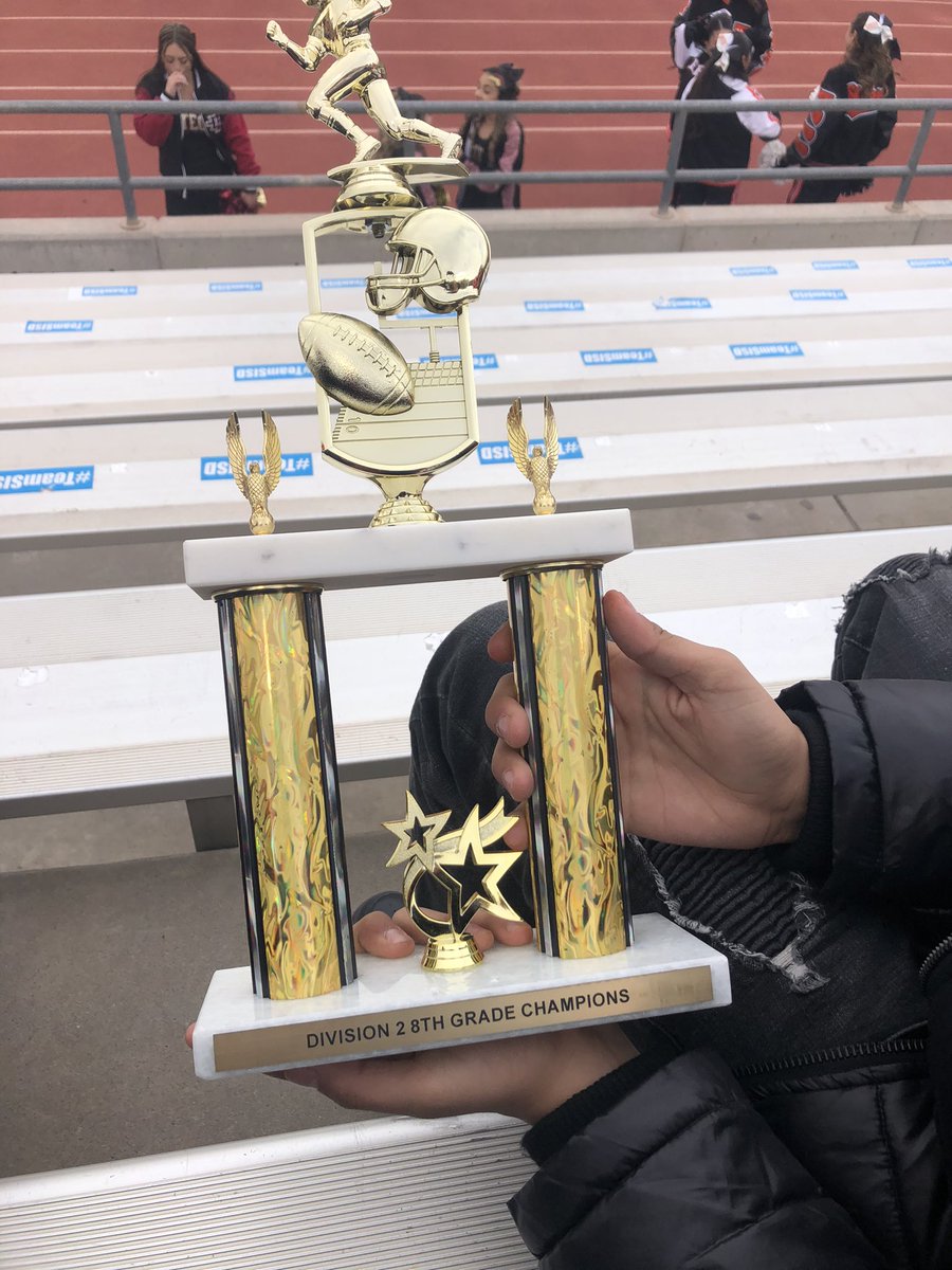 Spent a great afternoon with our Division 2 8th Grade Football Chanpions as they had been honored at the Greater El Paso Senior All Star Game. GO HORNETS!! @KrisG90666712 @Montoya_HMS @CoachAdrian6607 @CoachAmezaga8 @Hendersonhornet #FeelTheSting #IamEPISD🏈💯🥇🏆