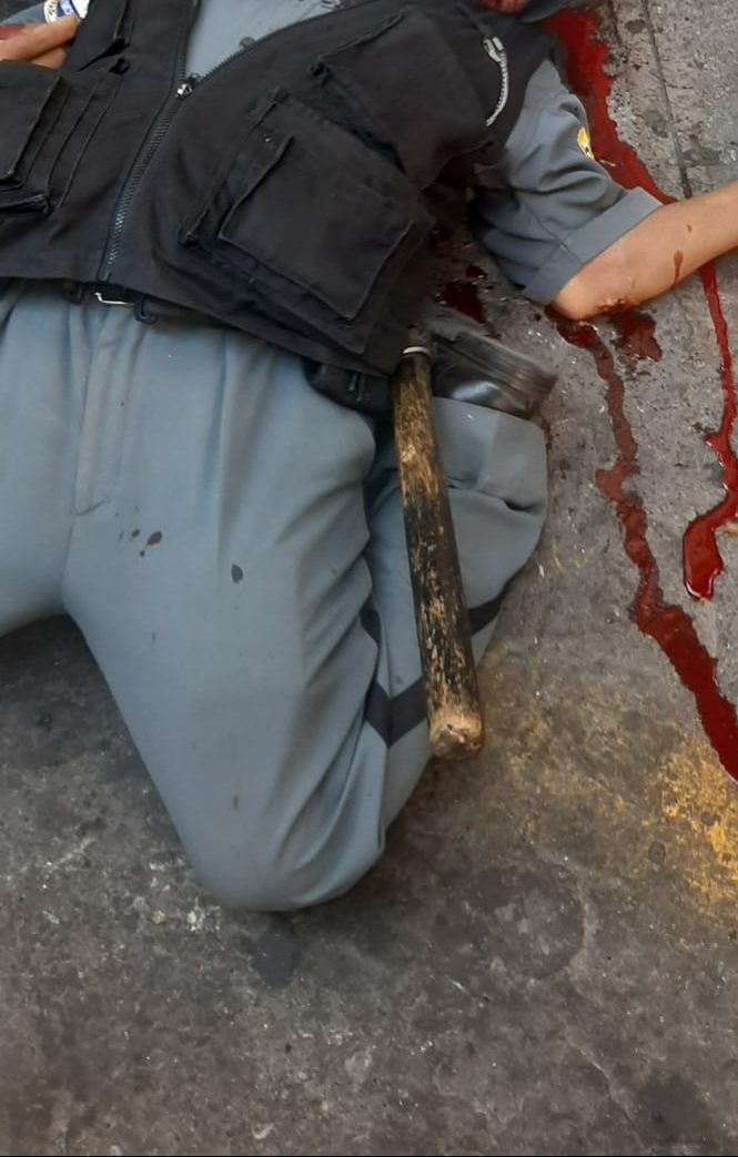 ComandoESA's tweet photo. Un vigilante fue asesinado a balazos en calle Arce y 3ª avenida norte, de #SanSalvador. Equipos de la @PNCSV están en la búsqueda de los responsables del hecho https://t.co/FHFTmglmQF