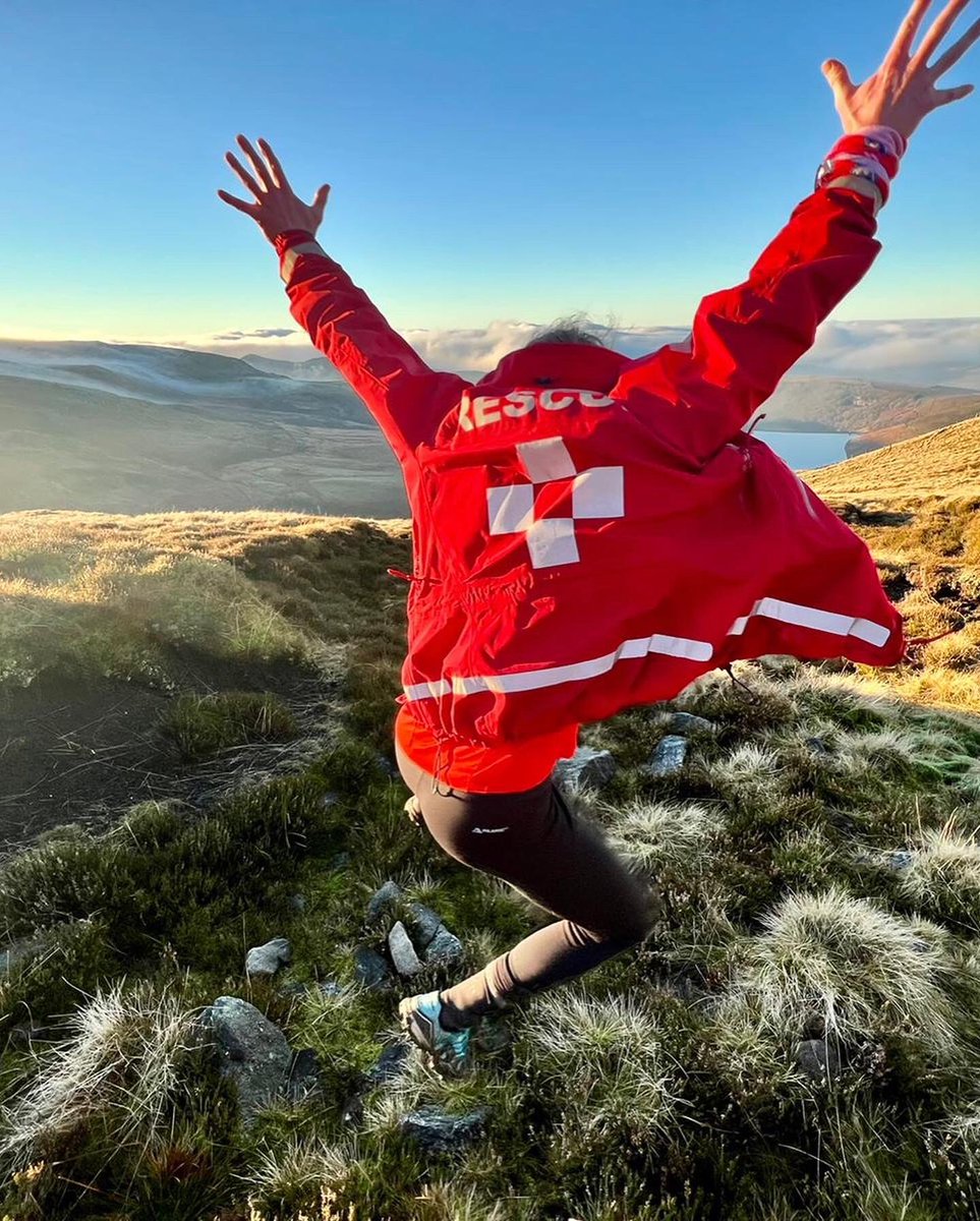 glossopmrt's tweet photo. The team was called out today and assisted @_KMRT for a male with a lower leg injury on Kinder Scout @BBCNWT @BBCWthrWatchers @OwainWynEvans https://t.co/7iDQceMinc