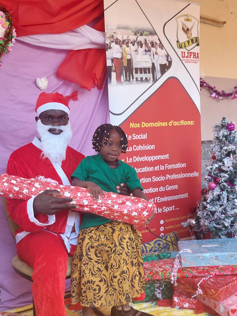 UjfraA's tweet photo. L'UJFRA offre des cadeaux aux pensionnaires de l'institut medico-éducatif Yiriguegnon de Ferké à l'occasion d'un arbre de Noël 🎄. @FatouYEO @GNINEFERE @djibrilsilue
@GKS_TV @pekouho @KOULEBAGUIDJOU @ONG_la_VIE
Plus de détails https://t.co/puY0FBo5Qn https://t.co/6oEY2JGYal