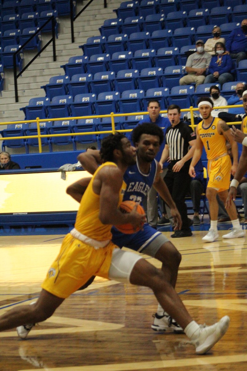 MSUEaglesMBB's tweet photo. Ind. stats: MSU: Broome 12 pts, 10 rebs; Potter 15 pts, 8 assts; Hollowell 12 pts; Cooper 6 pts, 4 assts;  Claude 6 pts, 4 rebs; Sebree 10 pts; Thelwell 11 pts; Bryan 8 pts, 7 rebs. ALC: Young 13 pts, 5 assts; Tobler 12 pts, 3 rebs; Philpot 8 pts, 3 rebs; Sturgill &amp; Worrix 5 pts. https://t.co/dWmAVjCiVV