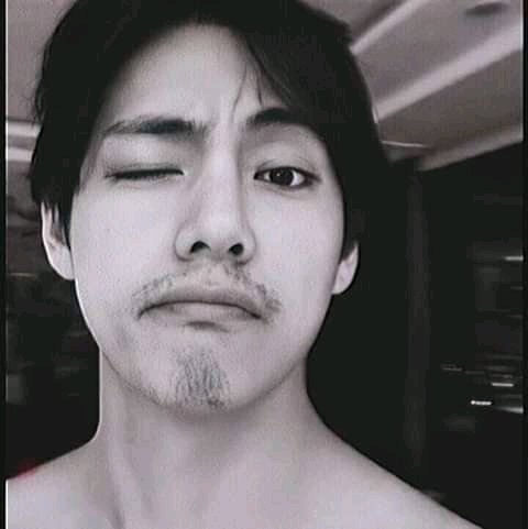 sofi_abdcdef's tweet photo. #TAEHYUNG 

TAE CON BARBA MI PERDICIÓN 😭 https://t.co/AVyMKRbWJH