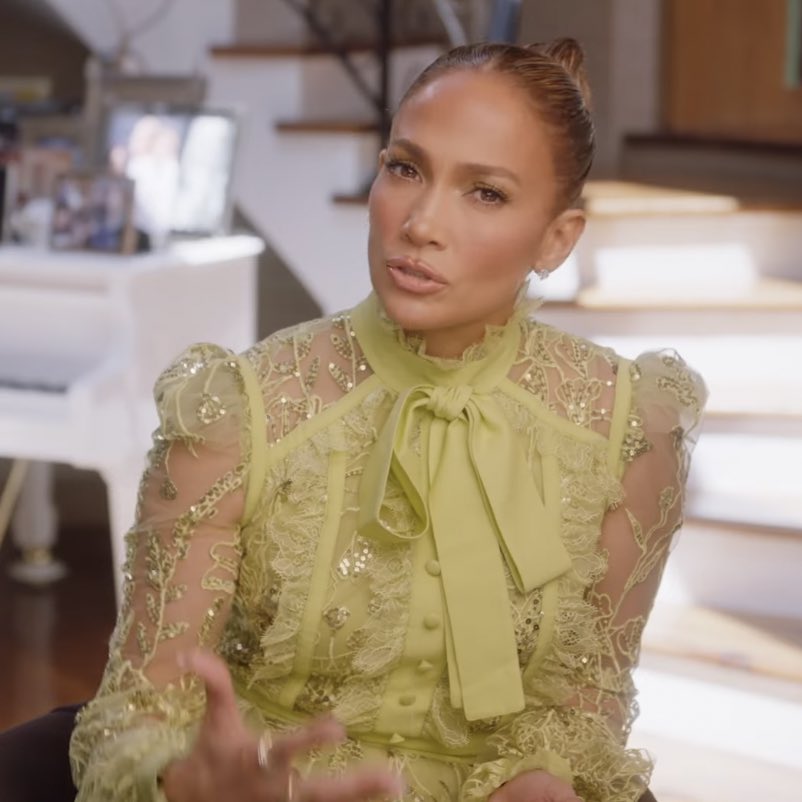 jloismylover's tweet photo. jlo’s beauty is out of this world https://t.co/5FpmQhvsga