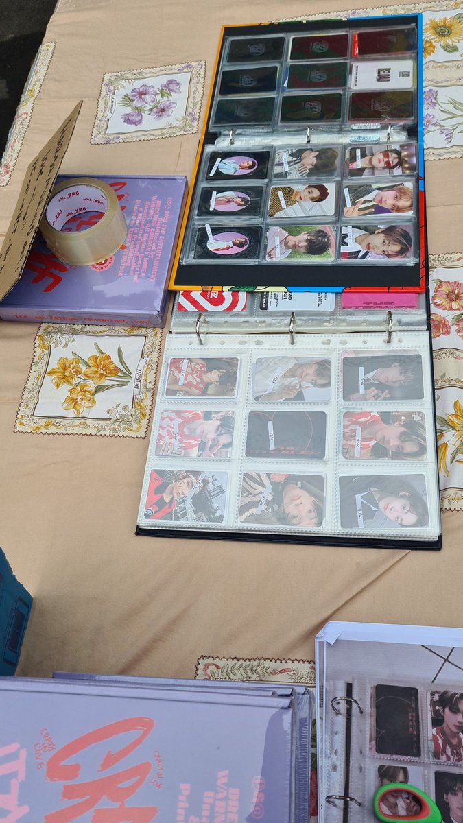 Haloo selamat pagii, Tolong Help RT yaaap. Jadi aku lagi buka clearance sale di CFD SMA Dempo Malang. Ada photocard Nct &amp; The Boyz, ga cuman Pc aja aku ada Album Itzy cil ryujin version sealed! yang ada di deket deket cfd boleh banget mampir yaa thank youu!

t. wts want to sell