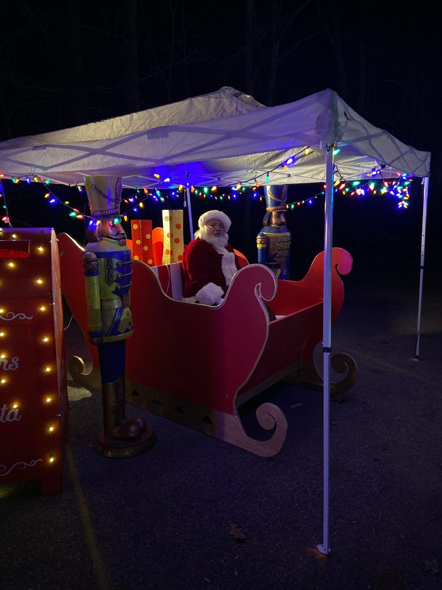 Don't miss your last chance at seeing Santa at the St. Albans Festival of Lights. We're open 6pm - 9pm tonight. 
--
<a href="/saparkswv/">St. Albans Parks & Recreation</a> 
#santaclaus #safedistance #christmaslights #westvirginia #stalbanswv