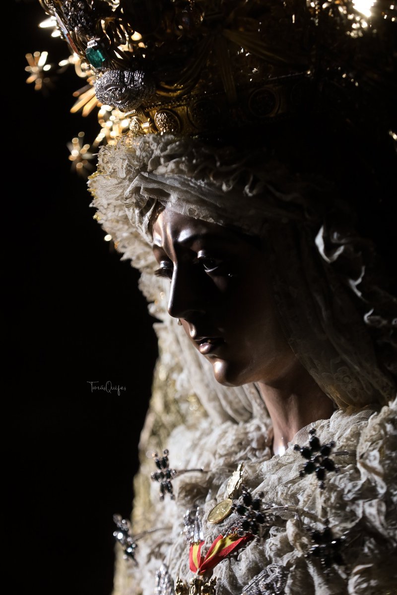 Gracias por bajar del cielo. ESPERANZA MACARENA.

<a href="/Hdad_Macarena/">Hermandad de la Macarena</a>