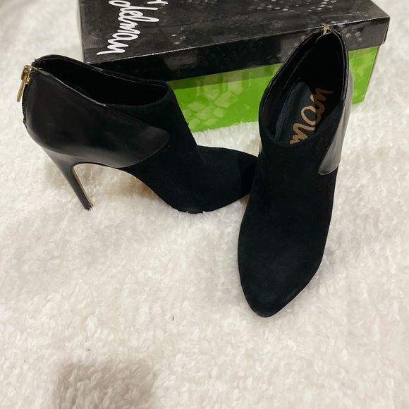 FirstThankful's tweet photo. So good I had to share! Check out all the items I'm loving on @Poshmarkapp #poshmark #fashion #style #shopmycloset #clubmonaco #houseofharlow1960 #samedelman: https://t.co/1Ac7xeCjMT https://t.co/cv0CAV0QW2
